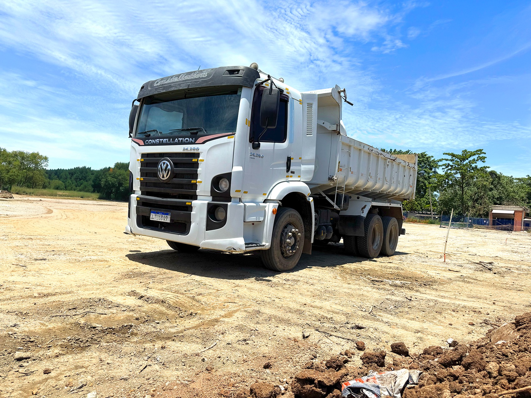 Caminhão Basculante